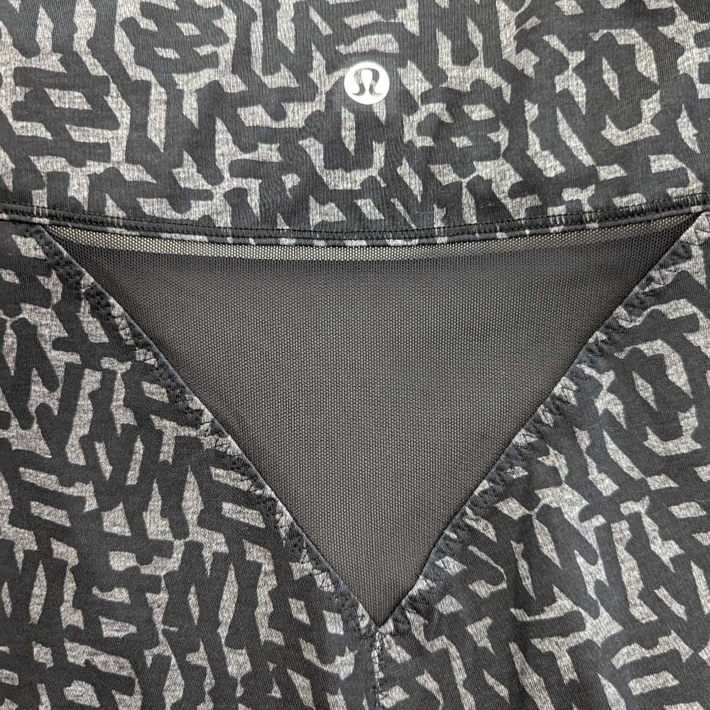 LULULEMON running in the city sheer detailed black tank top size 4 - Picture 9 of 14